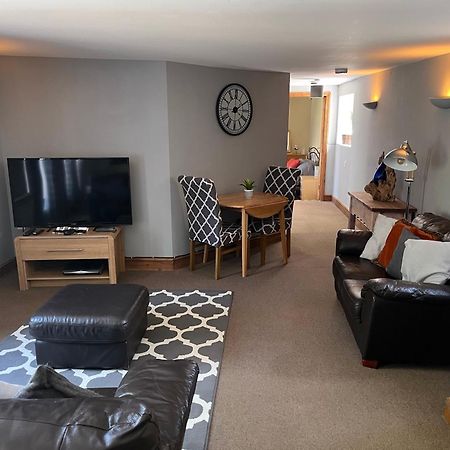 Large 2-Bed House Derbyshire Off Chatsworth Rd Честерфілд Екстер'єр фото