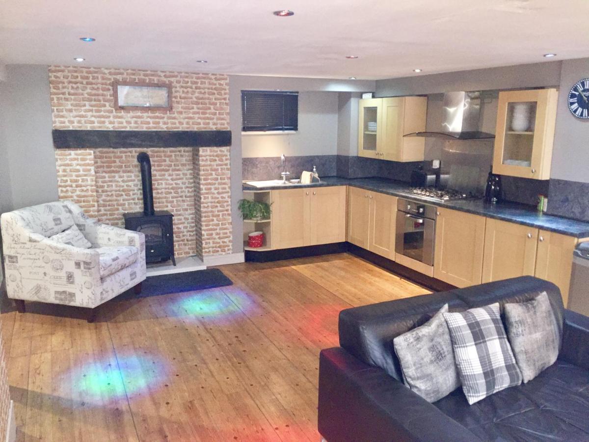 Large 2-Bed House Derbyshire Off Chatsworth Rd Честерфілд Екстер'єр фото